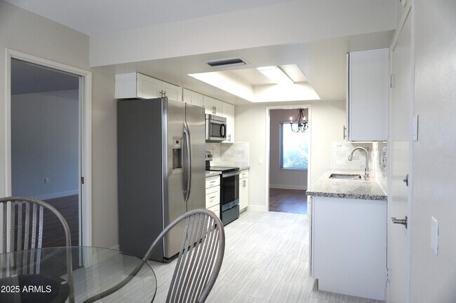 Foto del edificio - 16425 N Desert Holly Dr