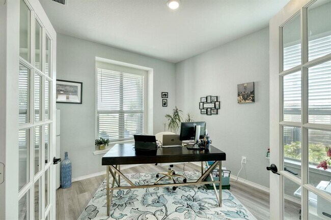 Foto del edificio - 7801 Lawford Ct