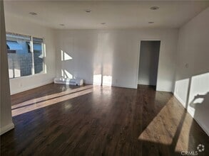 Building Photo - 5828 N Vista St
