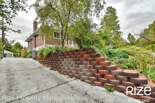 Building Photo - 3 br, 3 bath House - 1321 E Kensington Ave