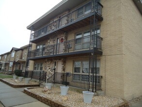 Building Photo - 2309 W 119th St