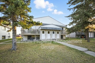 Building Photo - 4817-4852 52 St