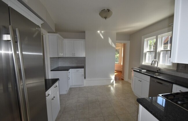 Kitchen - 92 Midland Ave