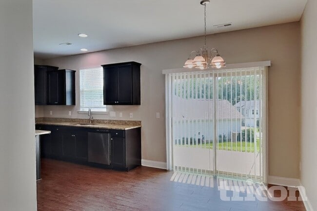 Building Photo - 163 Green Willow Dr