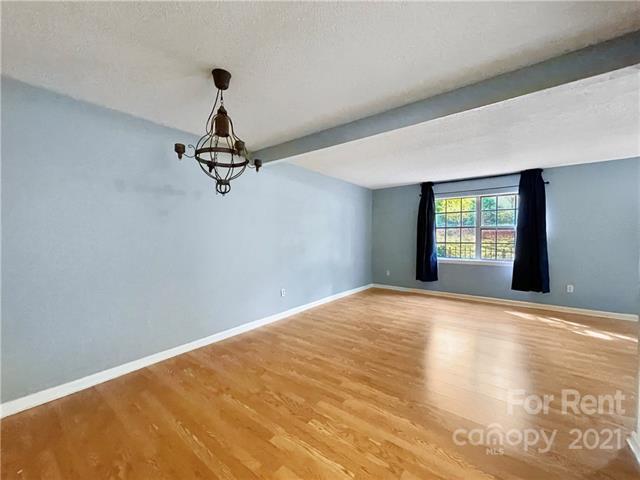 Foto del edificio - 10953 Park Rd