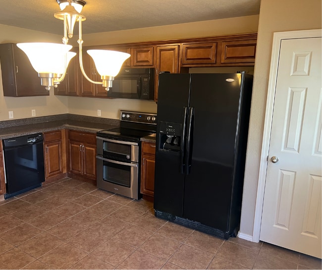 Building Photo - 221 Regency Dr