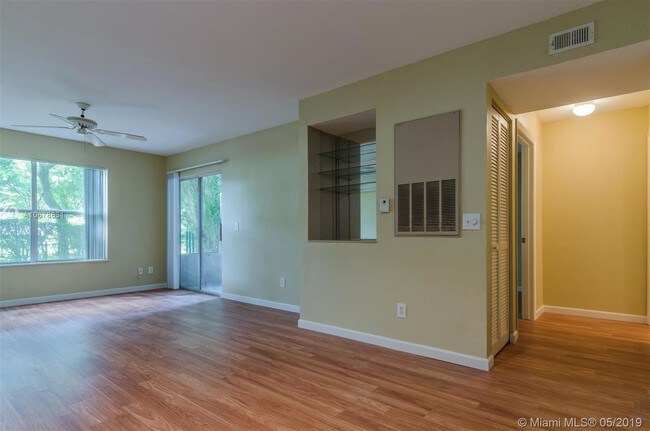 Foto del edificio - 1725 Palm Cove Blvd