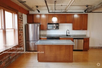 Building Photo - 78 Watson St