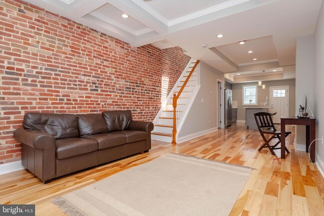 Building Photo - 527 S Lakewood Ave