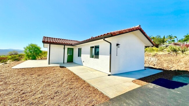 Building Photo - Beautiful Newer Custom Construction Detach...