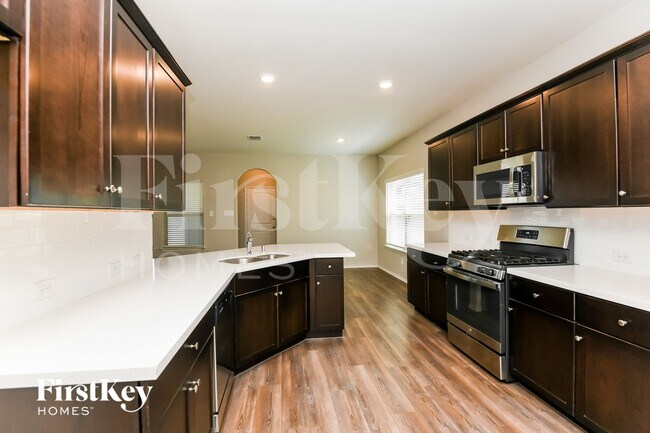 Building Photo - 5836 Japonica St