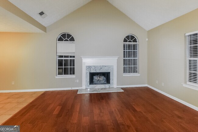 Building Photo - 175 Trinity Dr