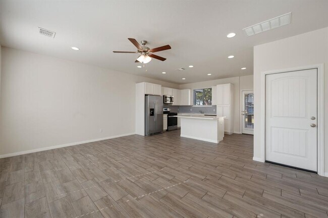 Foto del edificio - 700 W 6th St