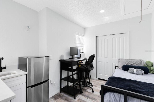 Building Photo - 106 Edgewater Dr