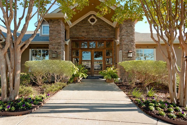 The Ravinia apartments — community photo - The Ravinia