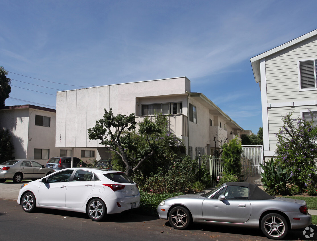 Primary Photo - 1545 Granville Ave