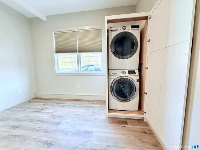 Foto del edificio - 29 E Main St