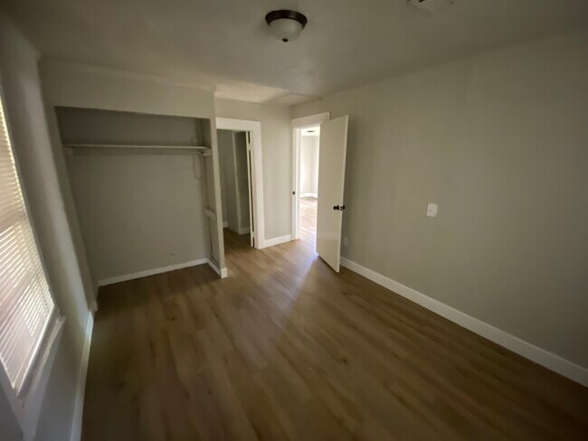 Foto del edificio - 611 W Cherry St