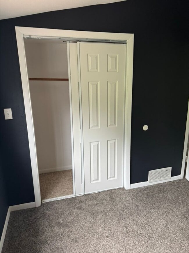 Building Photo - Nice 3-Bedroom Single Family Home Availabl...