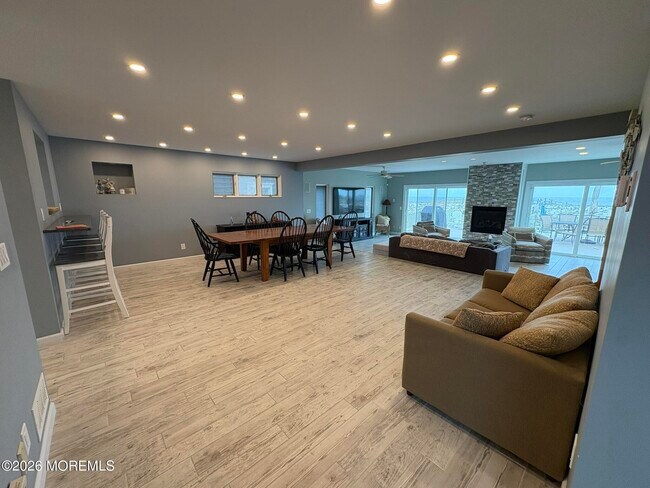 Building Photo - 3608 Ocean Terrace