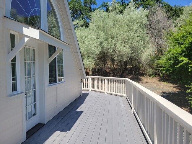 Foto del edificio - 1658 NE Foothill Blvd