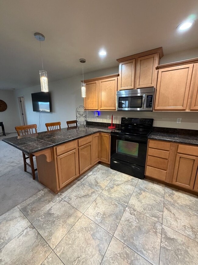 Building Photo - Single Family Home available in Quiet neighborhood.