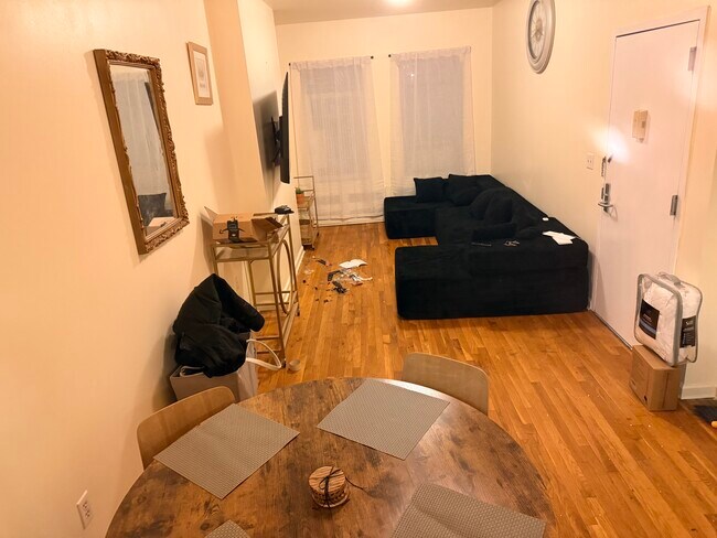 Foto del edificio - 295 Throop Ave