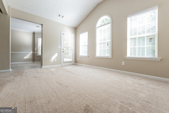 Foto del edificio - 5345 Yellow Pine Dr
