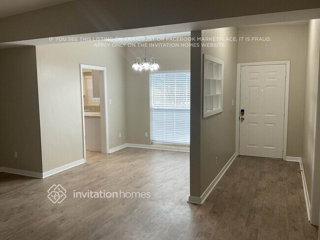 Foto del edificio - 3721 Lawson Dr