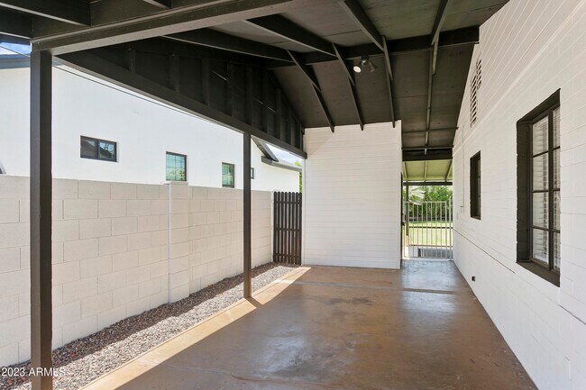 Building Photo - 4120 N 44th Pl