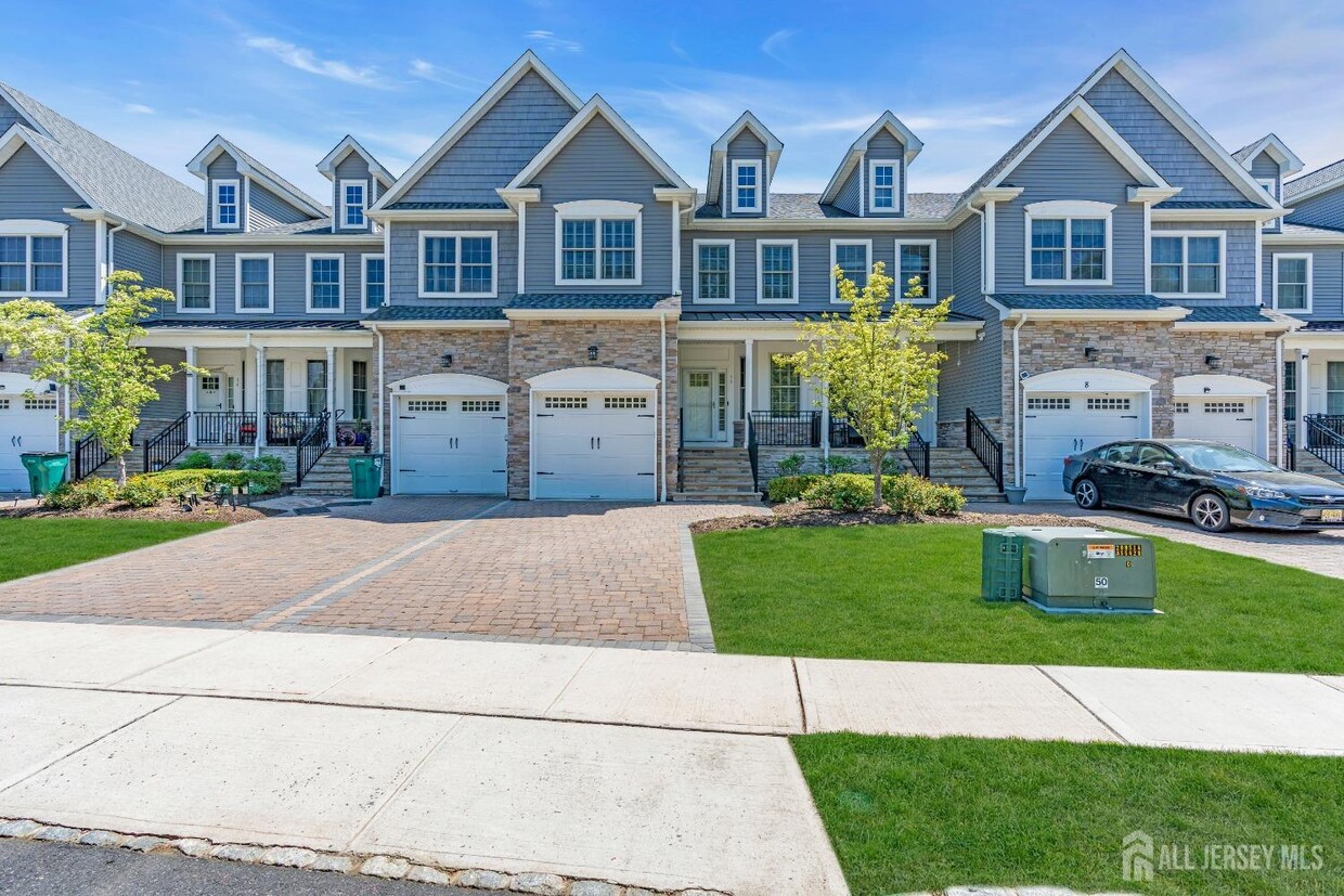 Foto principal - 10 McCormick Ave N