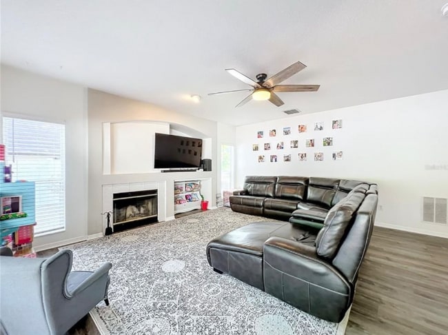 Building Photo - 1128 Valley Creek Run