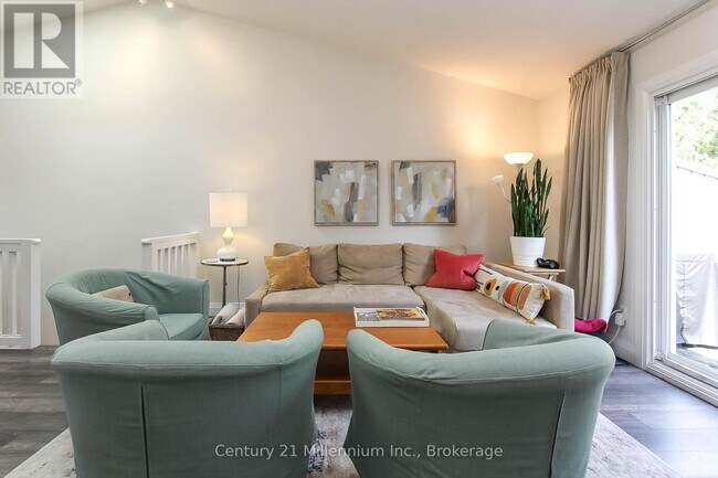 Photo du bâtiment - 149 Fairway Crescent