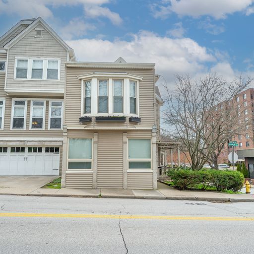 Building Photo - 2119 Grandin Rd