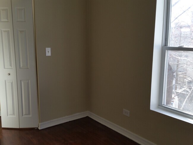 Foto del edificio - 1303 W Pratt Blvd