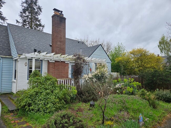 Foto del edificio - 611 W 32nd St