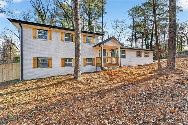 Building Photo - 4 Bed, 3 Bath in Decatur!