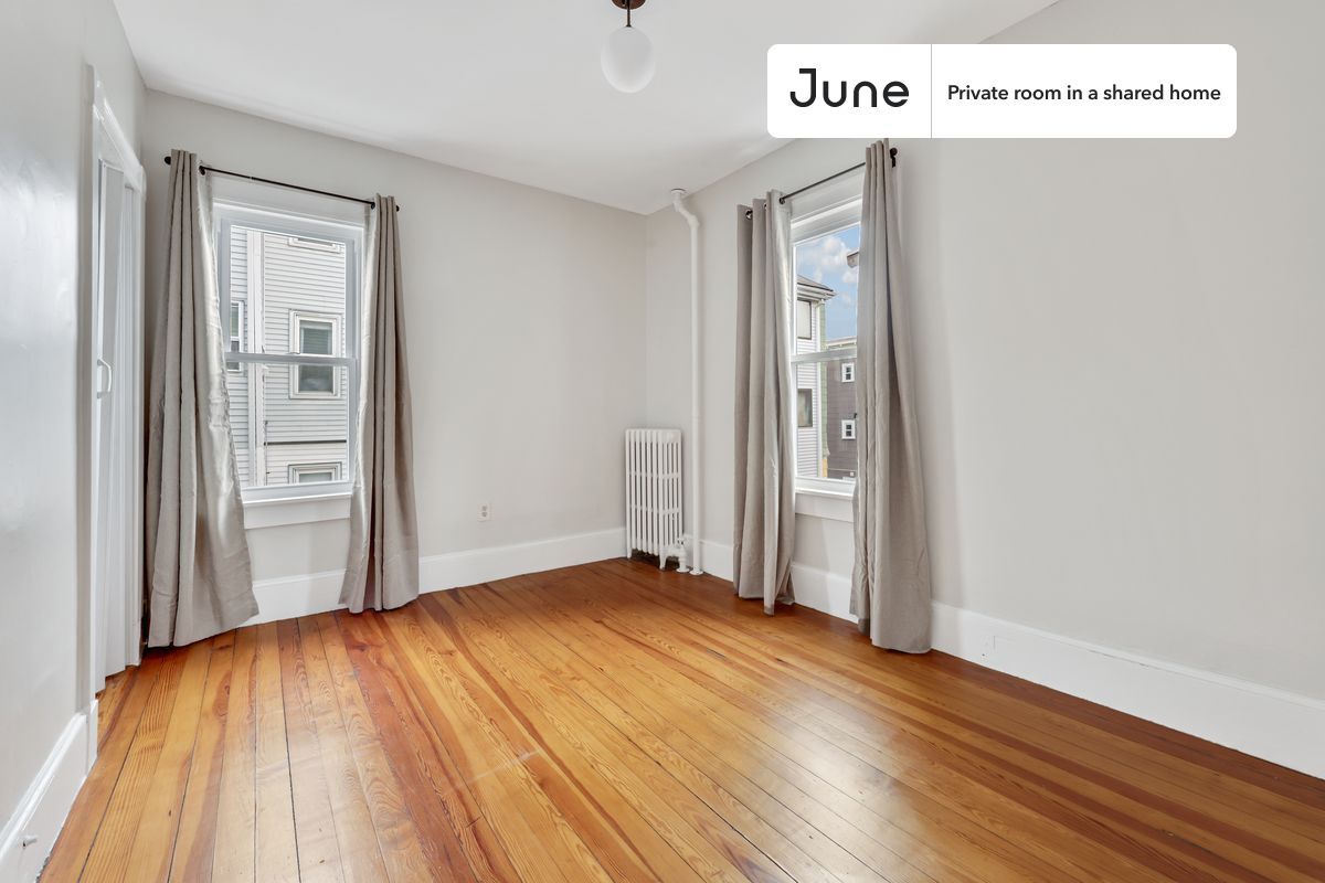 Foto principal - Room in Shared 3 bed/1 bath home