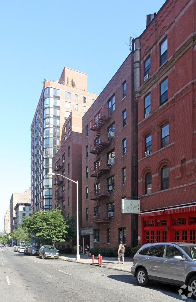 Foto principal - 205 W 95th St