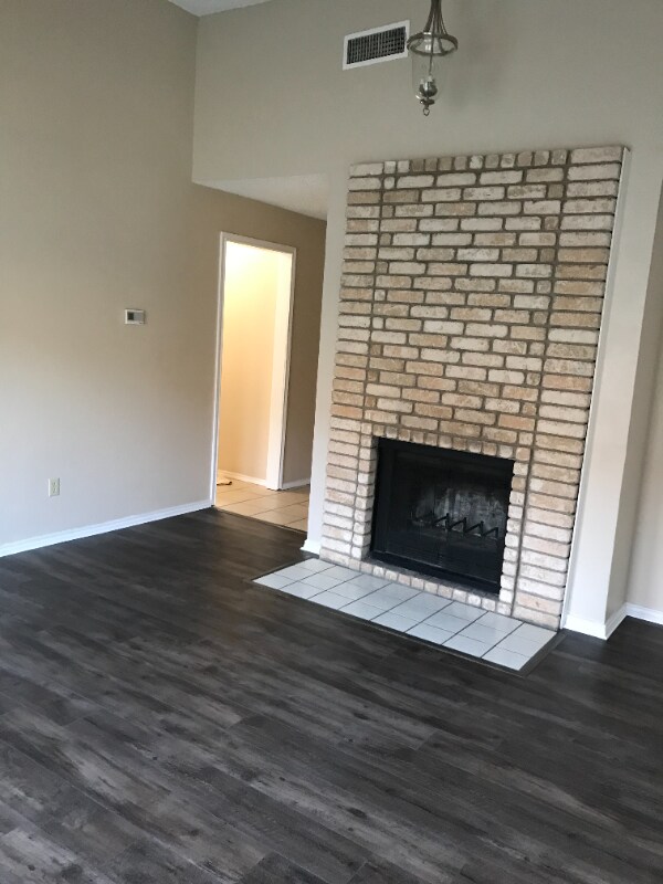 Building Photo - 213 Lone Pine Ct