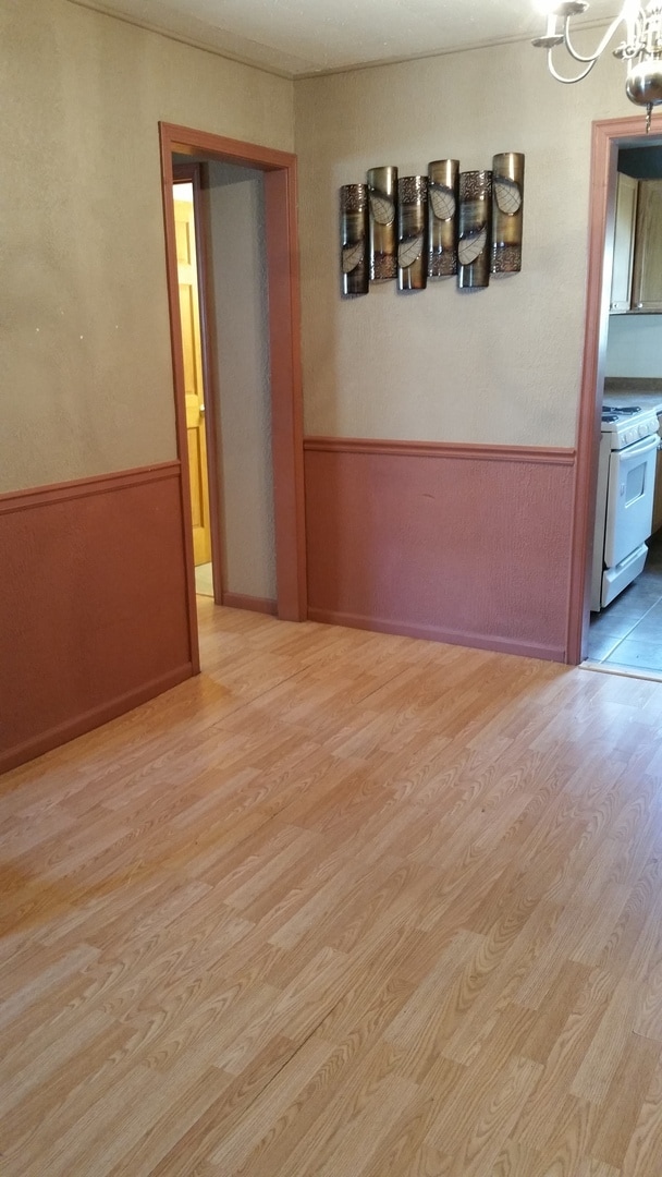 Building Photo - Great 3BR, 1BTH, 1 car att gar, ranch styl...