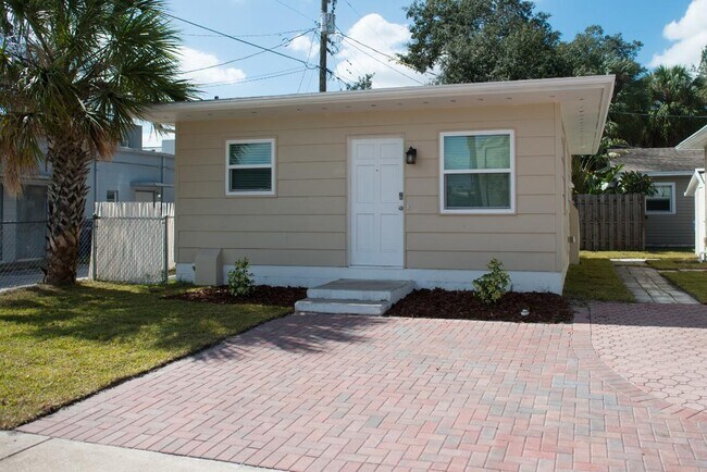 Building Photo - 4302 W North A St