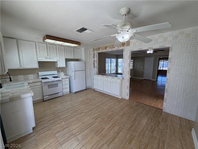 Building Photo - 1912 Harvest Dr