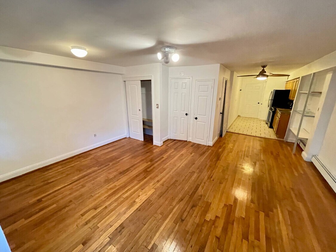Primary Photo - 1020 Wilcox Ave