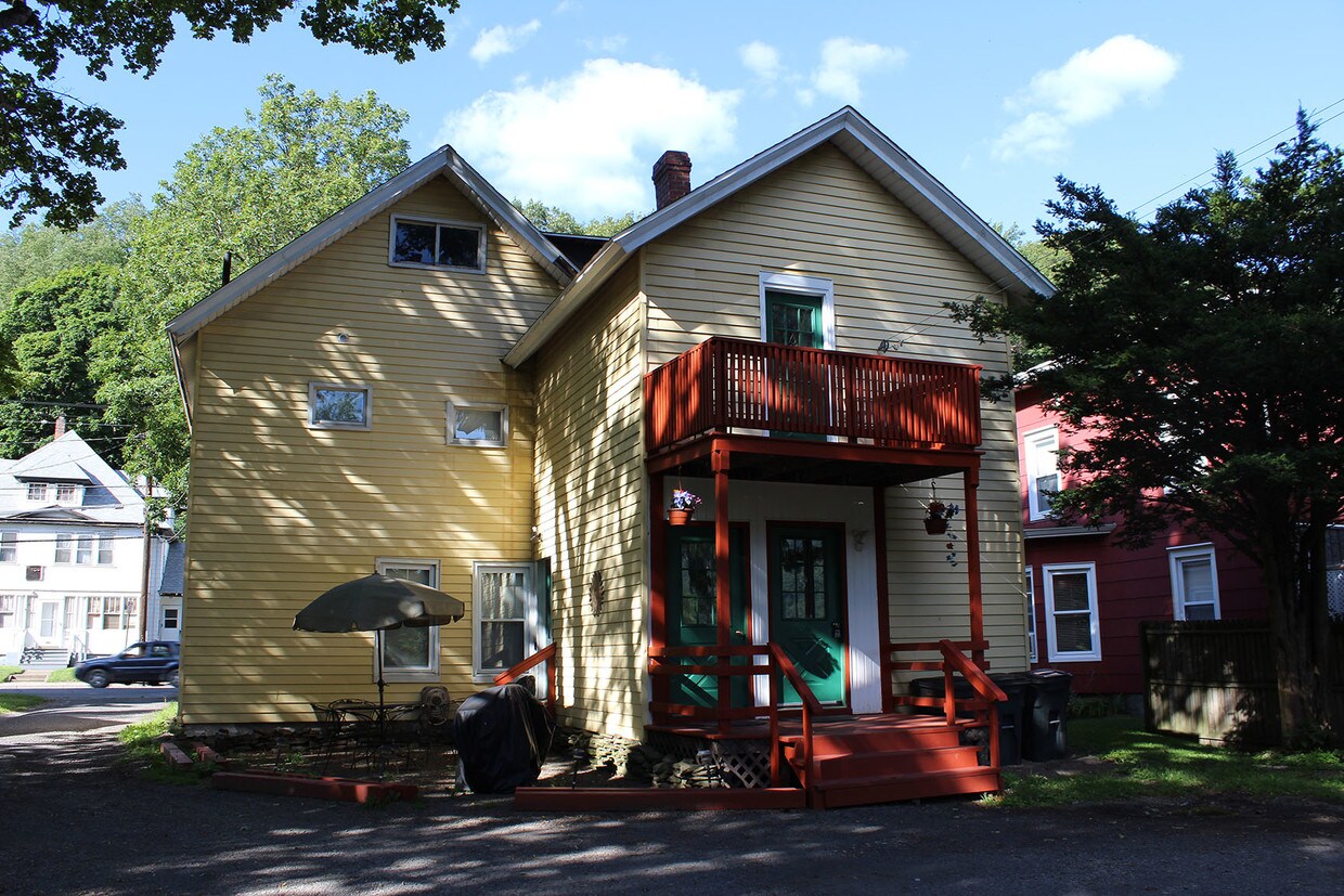 Primary Photo - 243 Chestnut St