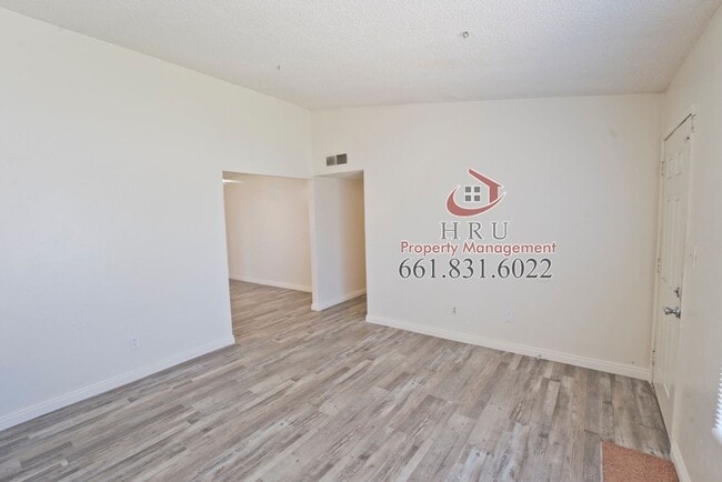 Building Photo - SW-Bakersfield 3 bedrooms 1 baths