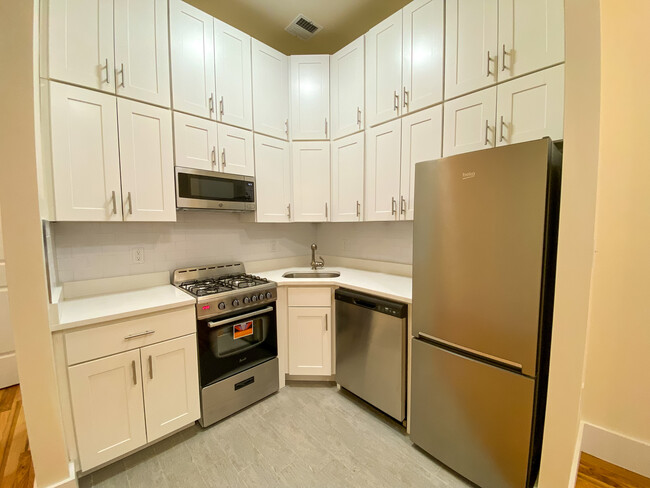 Building Photo - 306 W 73rd St