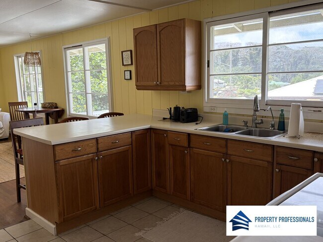 Foto del edificio - Furnished 2 Bedroom w/ Bonus Studio Downstairs