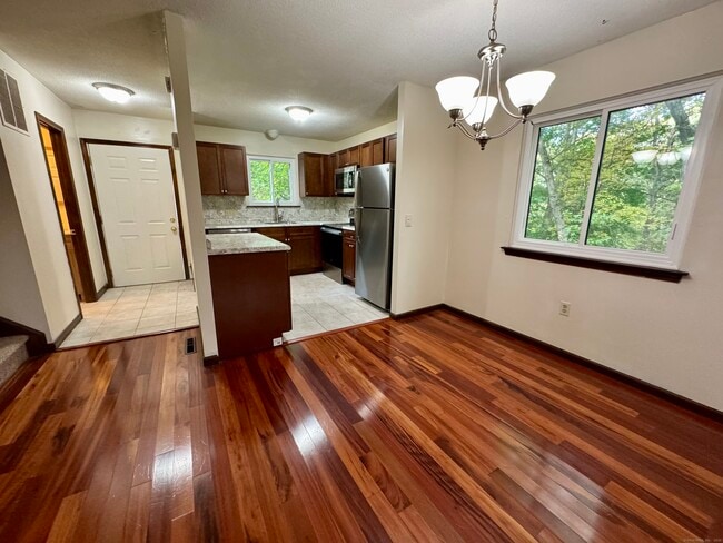 Building Photo - 550 Darling St