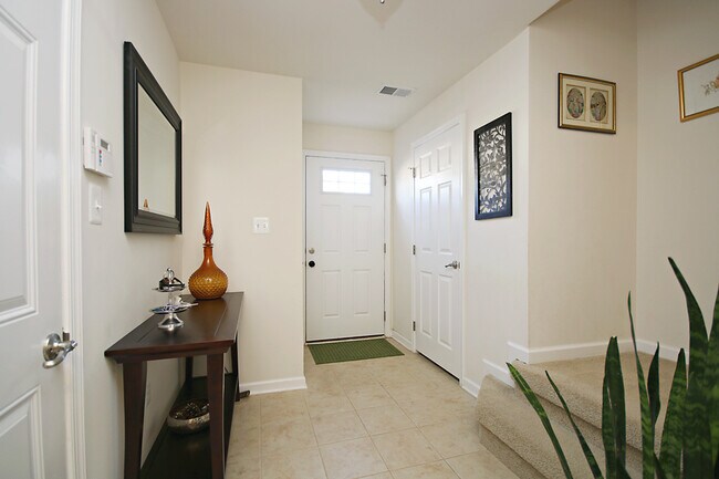 Foto del edificio - Spacious Pavilions at Pantops Townhome